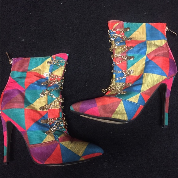 Shoes - Women’s Geo Print Bootie 👢